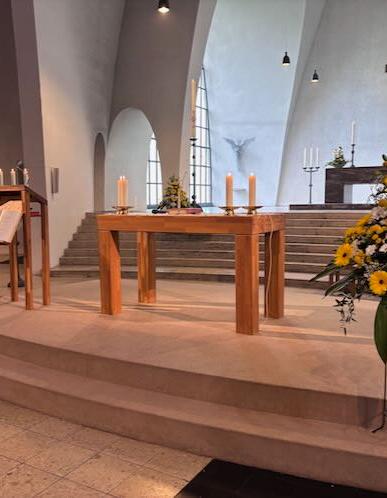 St.Engelbert_Altarraum_Ostern25